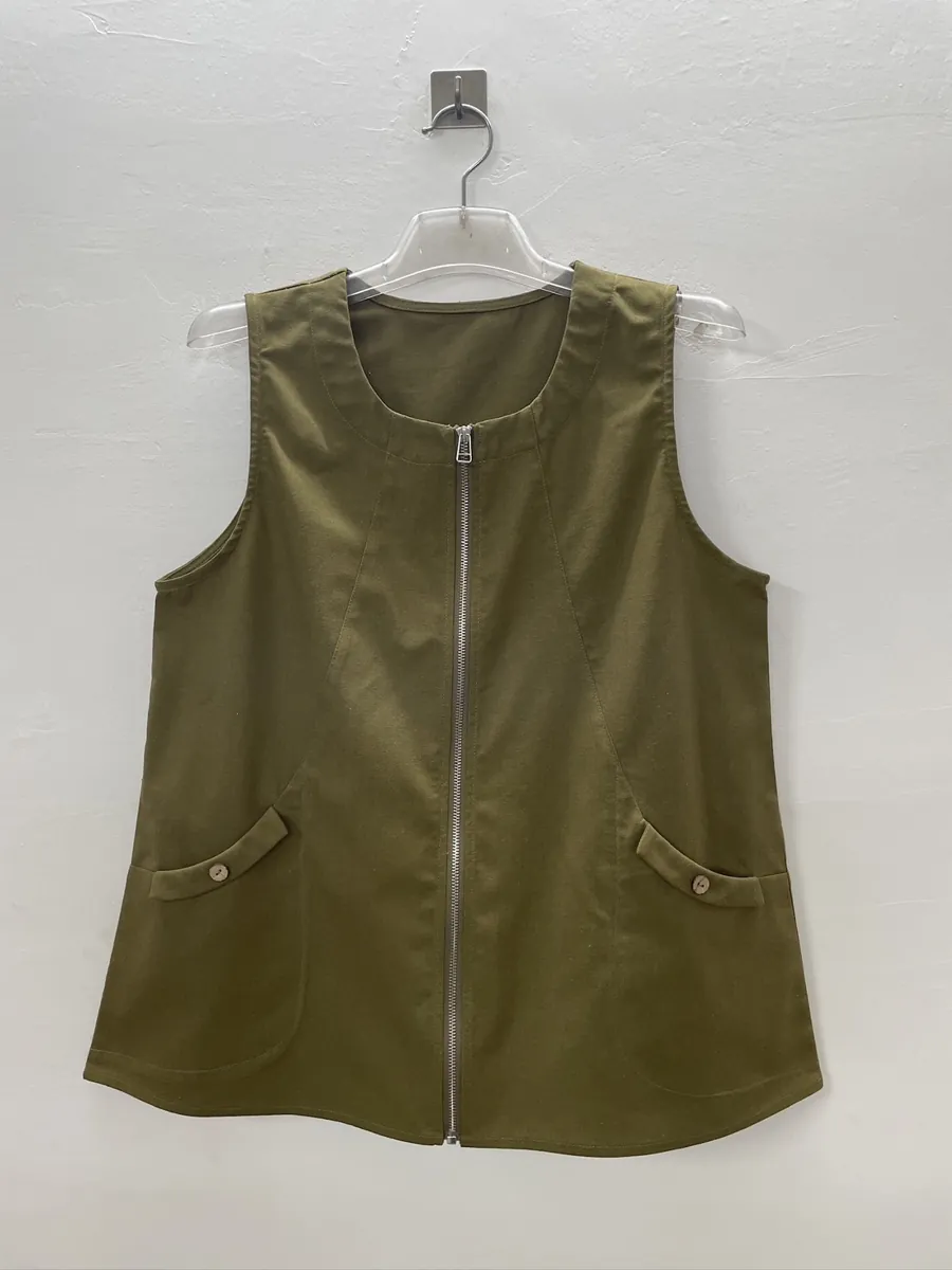 Zip pocket vest
